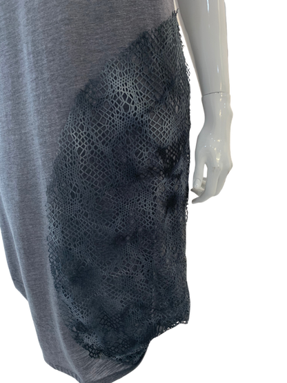 UR003
